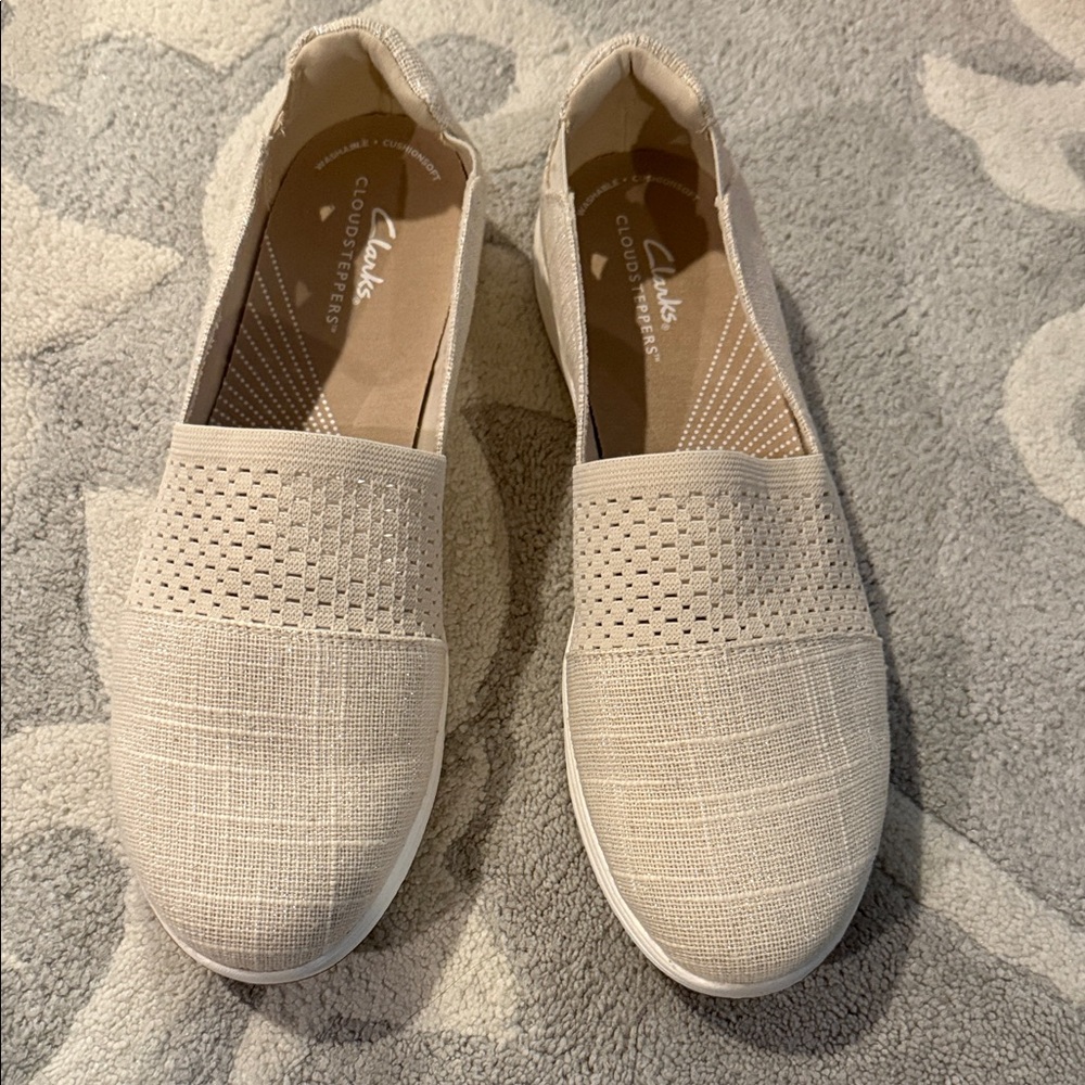 Clarks Women's Beige Textured Flats